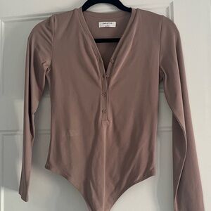 Aritzia Babaton Contour Taupe Button-Up
Bodysuit. Medium